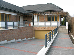 XVI. ker�let, budapesti �t 14., Telekter�let: 1203 m2, Alapter�let: 570 m2, Szob�k sz�ma: 5+1 (2 nappali)