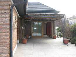 XVI. ker�let, budapesti �t 14., Telekter�let: 1203 m2, Alapter�let: 570 m2, Szob�k sz�ma: 5+1 (2 nappali)