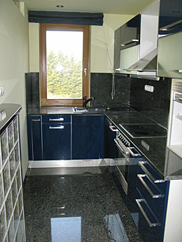 XVI. ker�let, budapesti �t 14., Telekter�let: 1203 m2, Alapter�let: 570 m2, Szob�k sz�ma: 5+1 (2 nappali)